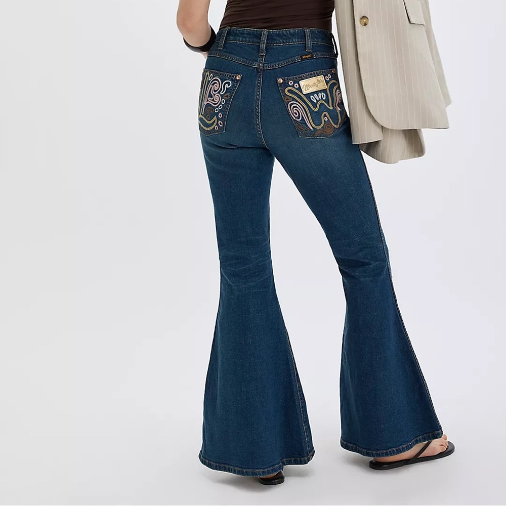 NEW Wrangler x Lainey Wilson Wildflower Embroidered Jeans Bellbottom Flare - Picture 2 of 5